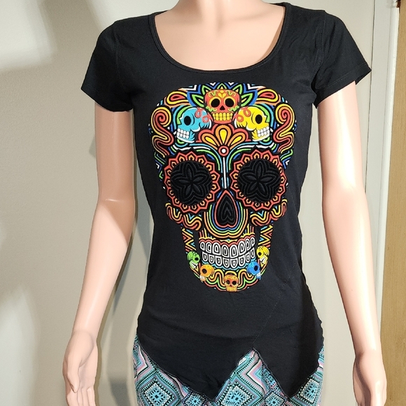 Blue and Orange Asymmetrical Graphic Short Sleeve Tee - Picture 11 of 11